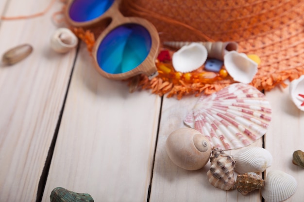 Foto accesorios de playa gafas sombrero berberechos