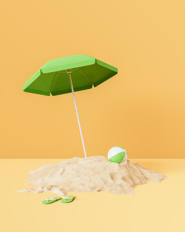 Accesorios de verano en la playa de arena con fondo amarillo