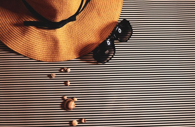 Foto accesorios de viaje - sombrero de verano y gafas de sol