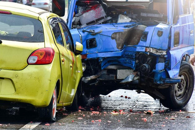 Foto accidente en la carretera en la ciudad