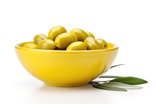 Foto aceite de oliva de cuenco blanco aislado