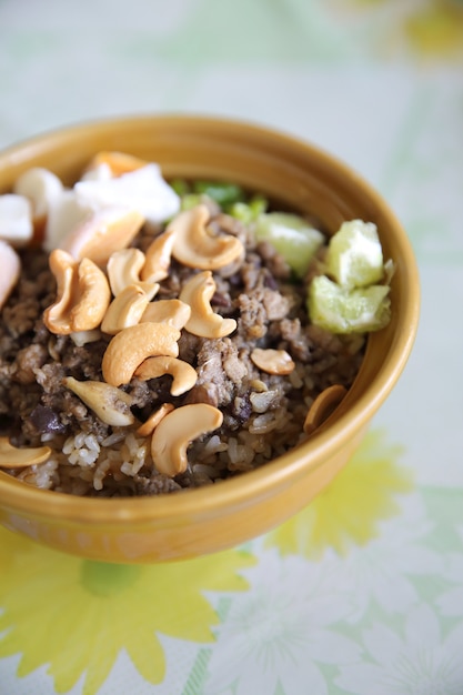 Aceitunas saladas con cerdo