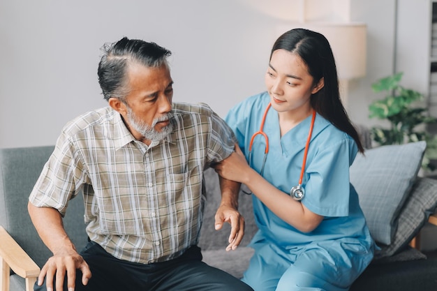 Acelere a recuperação de lesões ou doenças com fisioterapia para idosos