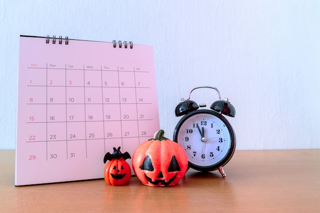 Se acerca Halloween. 31 de octubre en el calendario. Concepto de truco y trato