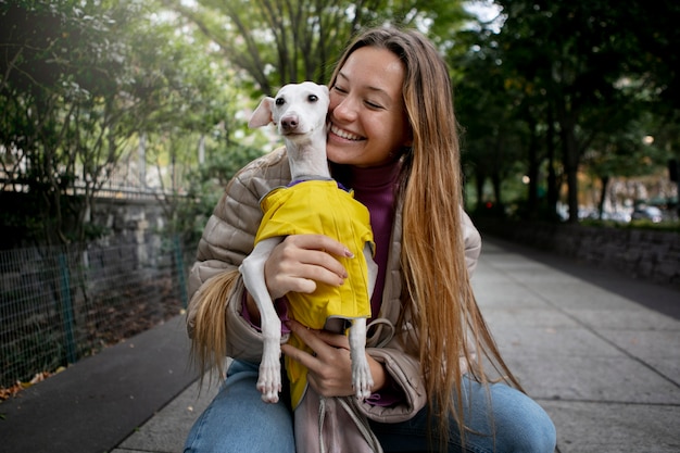 Foto acercamiento al estilo de vida de las mascotas