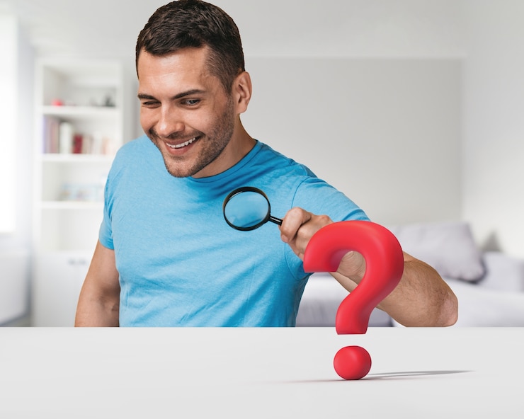 Foto acercar a la persona con signo de interrogación