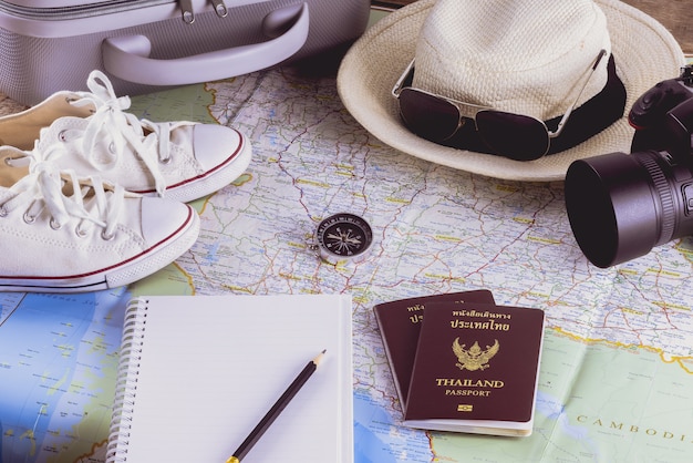 Acessórios de viagem para a viagem de viagem. Passaportes