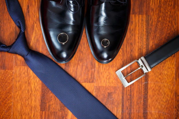 Foto acessórios masculinos de casamento no dia do casamento