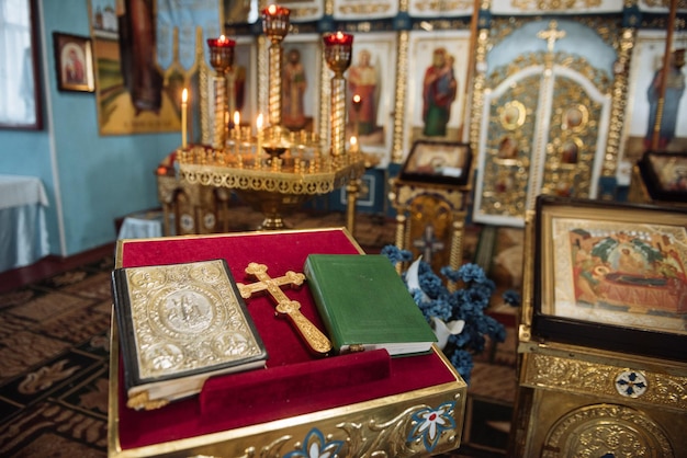 Acessórios para o baptismo infantil. Atributos de um padre ortodoxo para o batismo.