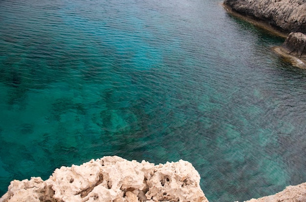 Acogedora y pintoresca bahía a orillas del mar Mediterráneo