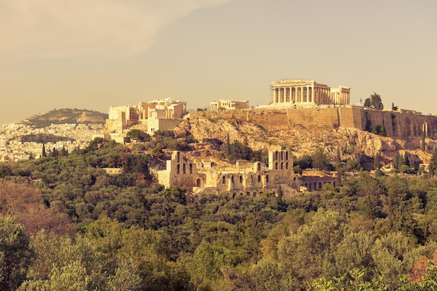 Acrópole de Atenas na luz do sol Grécia