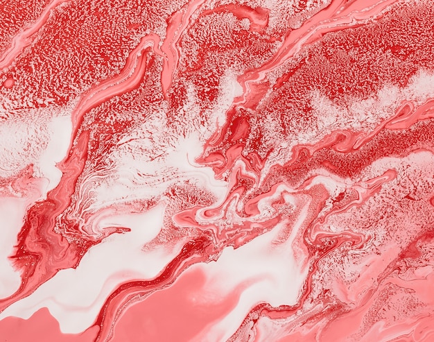 Acryl-Fluid Art.-Nr. Mischen von roten, weißen und korallenroten Acrylfarben. Abstrakter Marmorhintergrund oder -beschaffenheit.