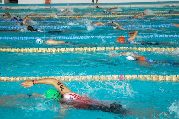 actividad de agua de piscina deportiva