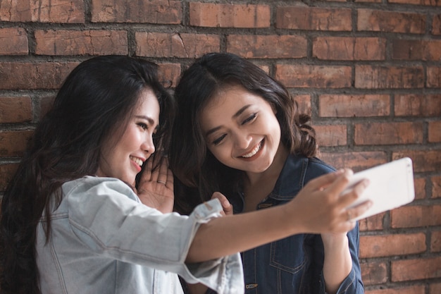 Actividad de dos amigas