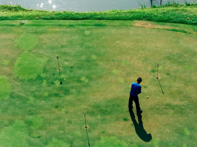 Actividad de recreación del jugador de golf.