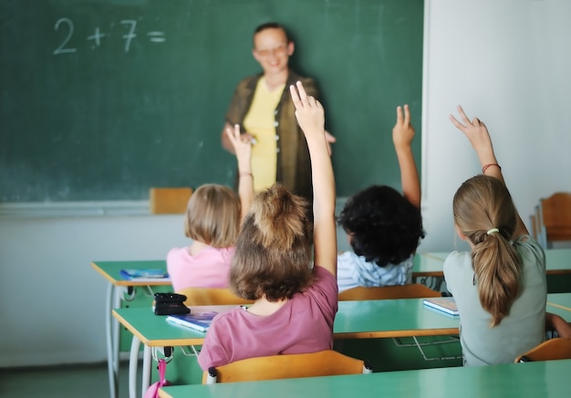 Actividades de los alumnos en el aula de la escuela