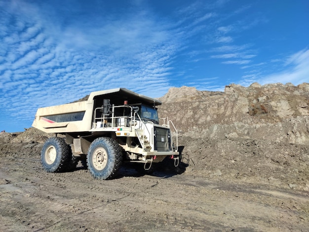 actividades mineras, obtención, acarreo y carga de carbón en un proyecto minero de carbón