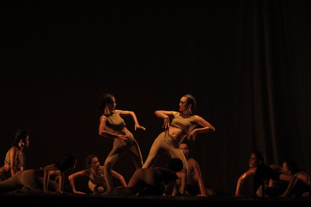 Foto actuación de danza contemporánea