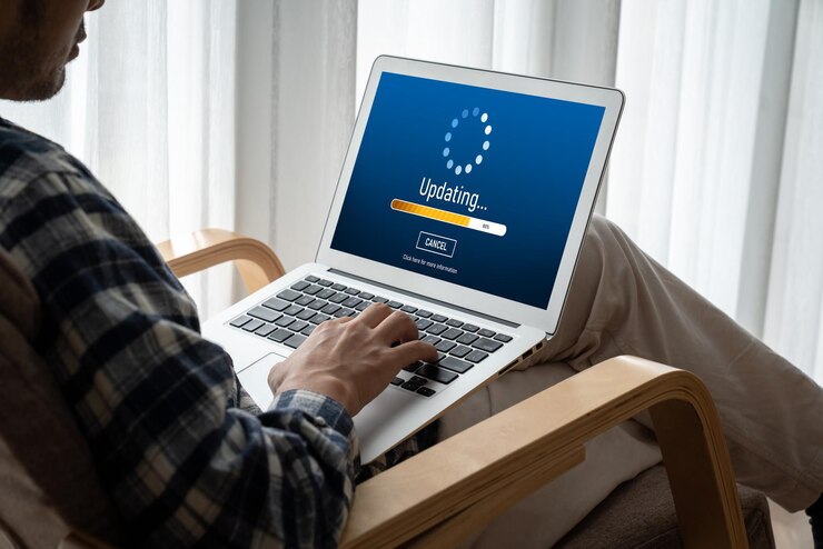 Foto actualización de software en la computadora para la versión más moderna del software del dispositivo