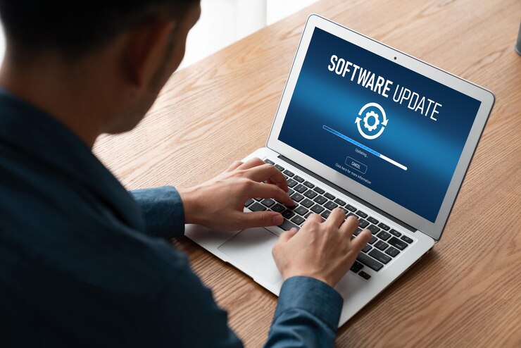 Foto actualización de software en la computadora para la versión más moderna del software del dispositivo