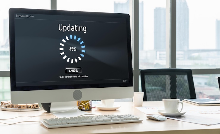 Foto actualización de software en la computadora para la versión más moderna del software del dispositivo