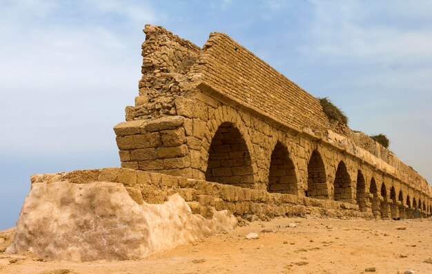 Acueducto en la antigua Cesarea