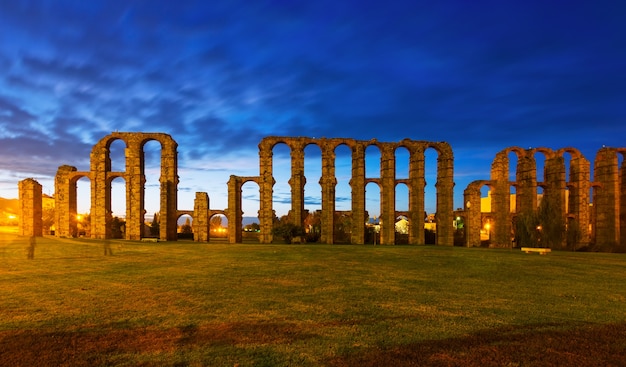 Foto acueducto de los milagros en mérida, españa