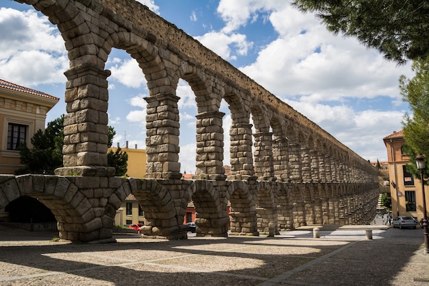 Acueducto de piedra romana en Segovia, España.