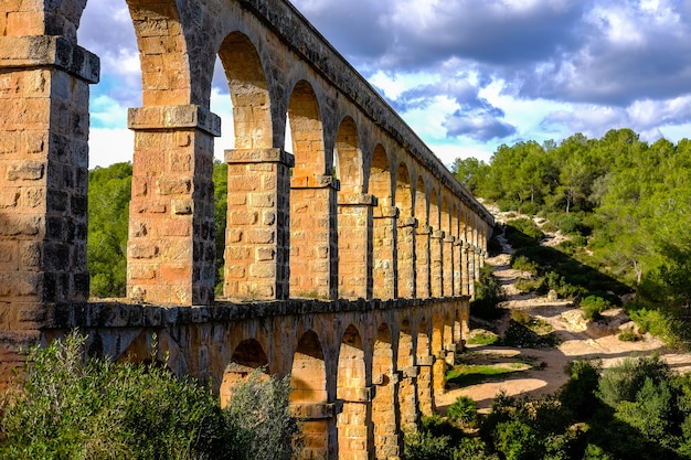 Acueducto romano antiguo puente de piedra