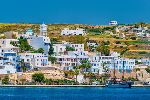 Adamantas adamas ciudad portuaria de la isla de milos grecia