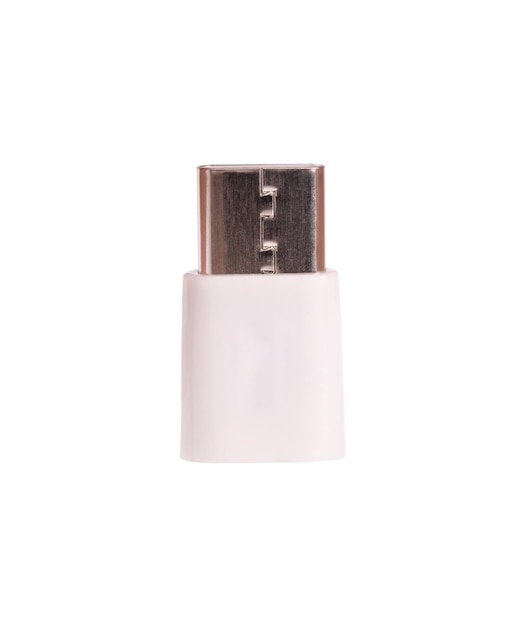 Adaptador Micro USB a USB-C aislado sobre fondo blanco.