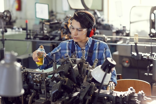 Adición de lubricante en la máquina manual