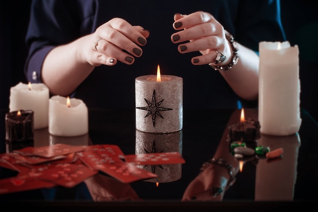 Adivinhação com cartões e velas