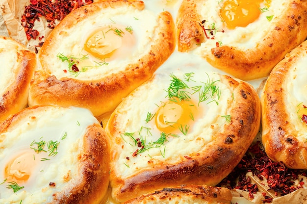 Adjarian Khachapuri com queijo