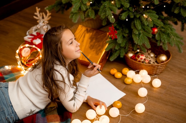 Adolescente escribe una carta a Santa Claus