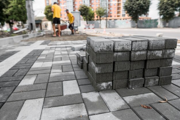 Foto adoquín de pavimento en la pila en la calle