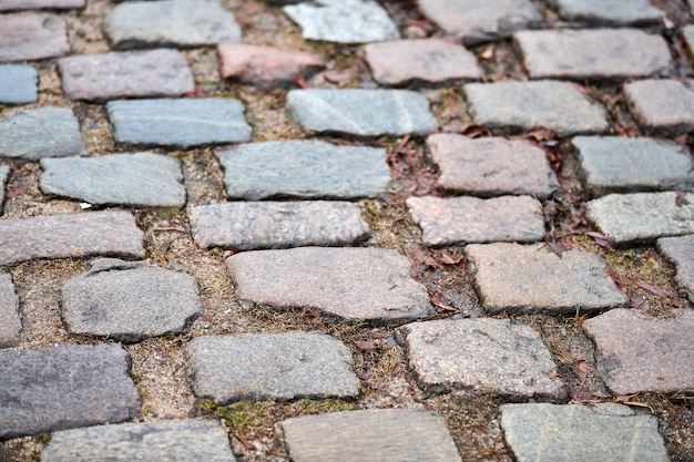 Adoquines en las calles de la ciudad. Textura de piedras de pavimento alemán antiguo