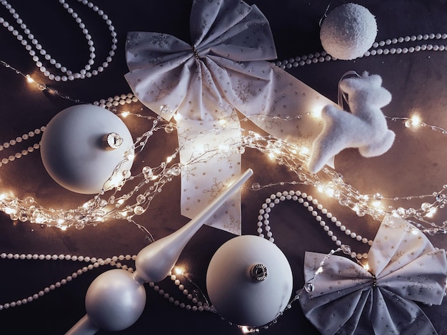 Adornos para árboles de Navidad adornos arcos y guirnaldas como decoración festiva para el hogar tarjeta de felicitación vintage para diseño plano de marca de vacaciones de lujo