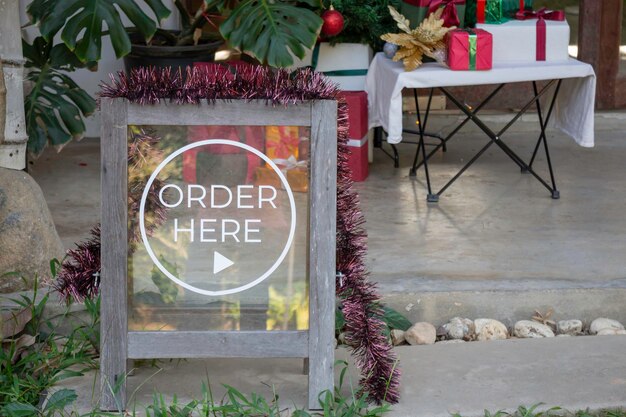 Adornos de Navidad y Año Nuevo en el árbol de Navidad