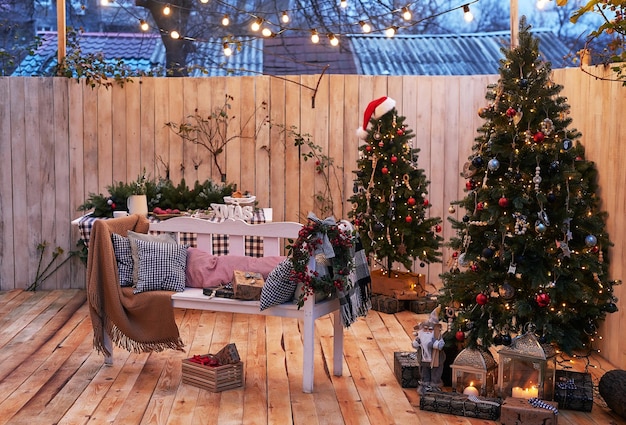 Adornos de Navidad y Año Nuevo para el patio trasero Corona de árbol de Navidad y regalos