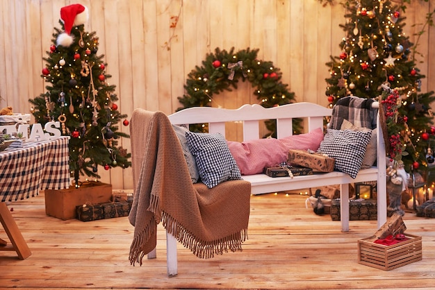 Adornos de Navidad y Año Nuevo para el patio trasero Corona de árbol de Navidad y regalos