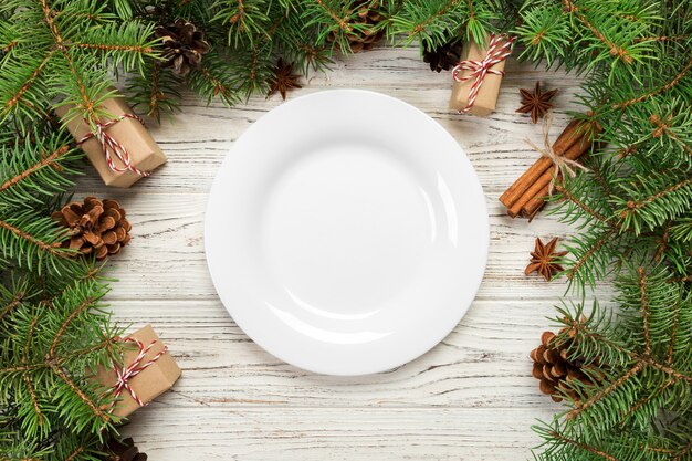 Adornos navideños con plato