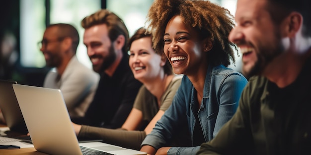 Adultos alegres em seminário usando laptop Generative Ai