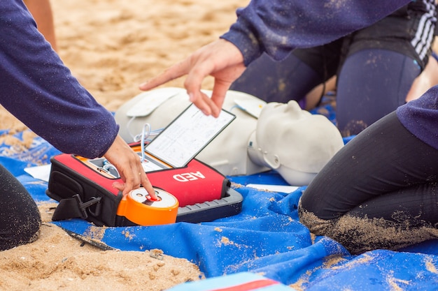 AED beim Opfer ertrinken