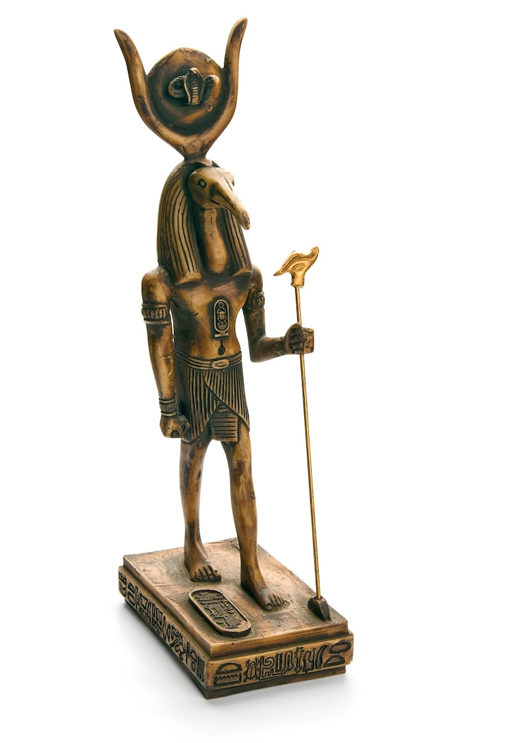 Foto ägyptische statue isoliert auf weißem hintergrund