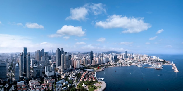 Aéreo edifício centro financeiro baía de qingdao fushan horizonte paisagem horizontal