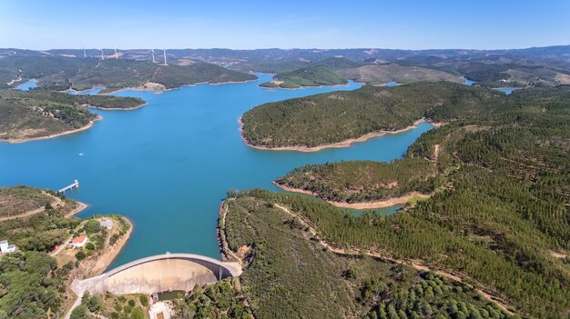 Aéreo. Foto del cielo, las presas llenas de agua Odiaxere.