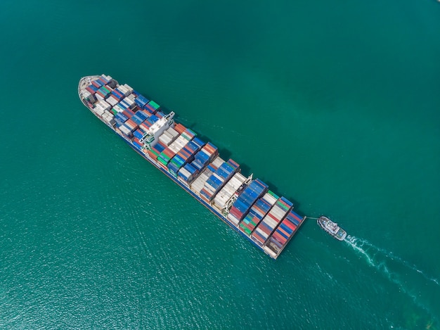 Aerial Top Eye View Frachter Container Cargo Import Export auf dem Meer von Drohne