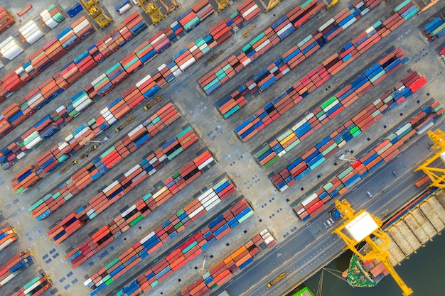 Aerial Top View Container Frachtschiff arbeiten.