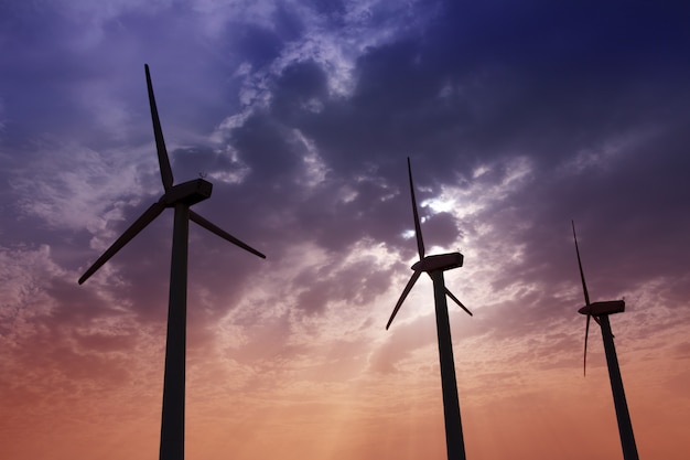 aerogenerador molinos de viento en el espectacular cielo del atardecer